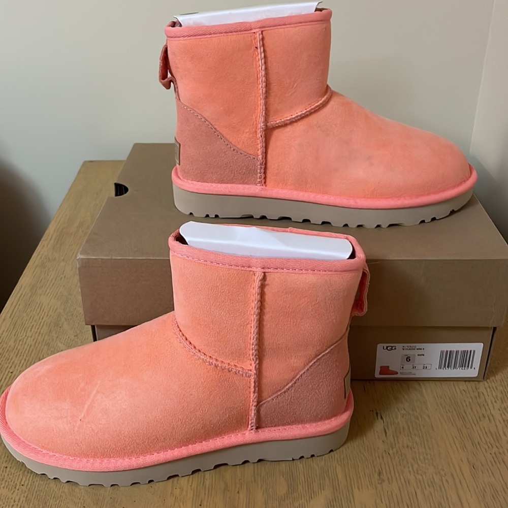 UGGS Genuine Classic Mini II Rare Color StarfishPink Wm Size 6 New in Box - Picture 2 of 9